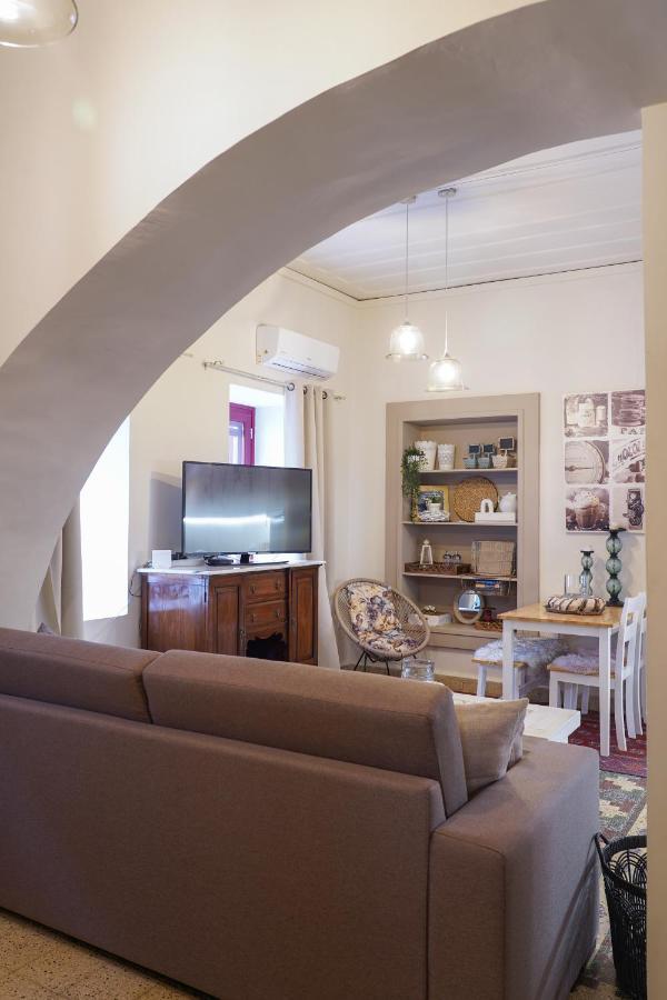 Traditional House Of 1898 In The Heart Of Old Town Of Nafplio Exterior photo