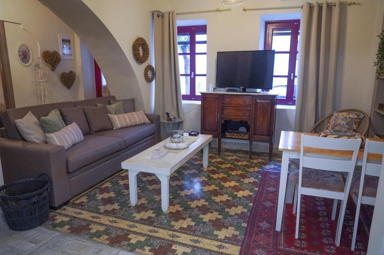 Traditional House Of 1898 In The Heart Of Old Town Of Nafplio Exterior photo